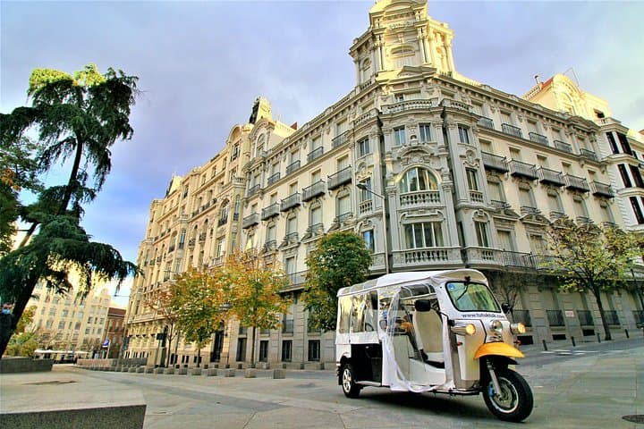 Madrid: Historische & Moderne Tour mit lokalem Guide im Tuk-Tuk