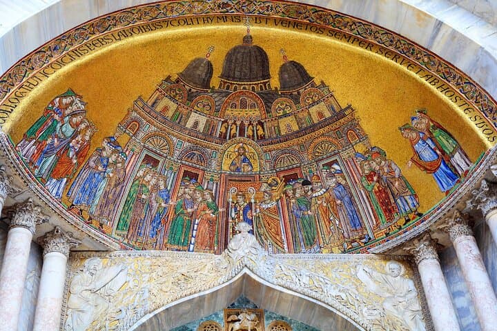 Besichtigung der Basilika San Marco — Foto 2