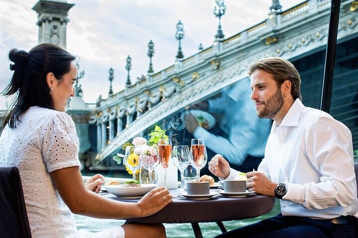 Crucero Gourmet con Almuerzo y Visitas por el Río Sena, París — foto 2