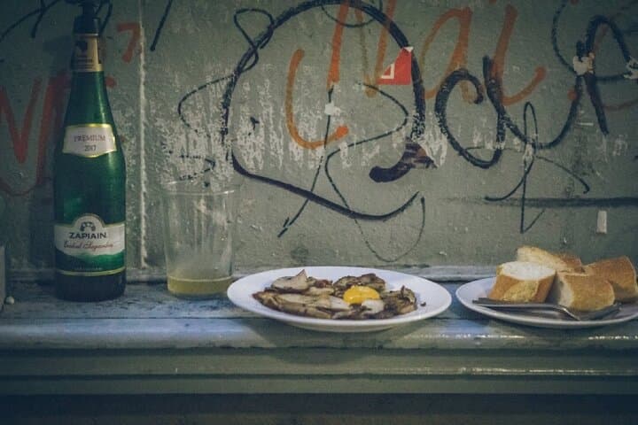 Visite de Pintxos à San Sebastián avec un Chef : 5 Bars, Nourriture & Vin — photo 2