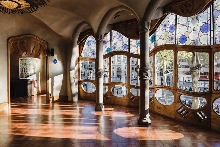Complete Gaudi Tour: Sagrada Familia, Park Guell, Casa Batllo — photo 1