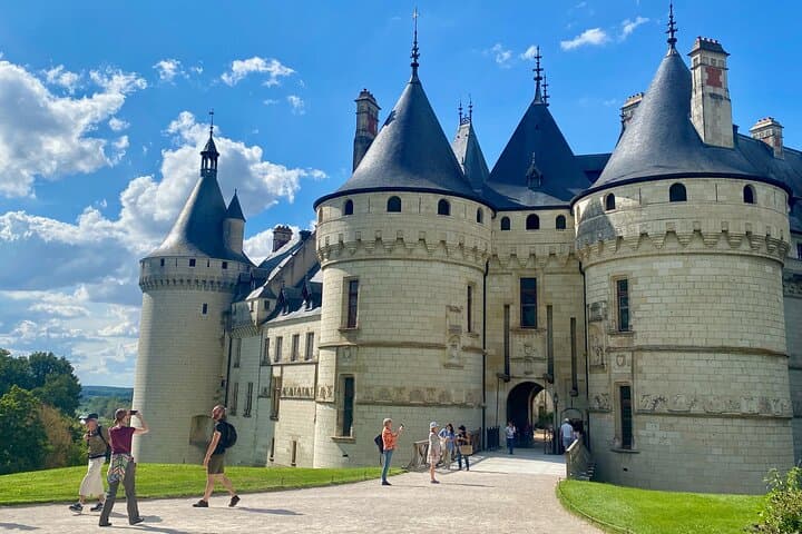 Tour privado de 2 días por los 6 principales castillos del Loira desde París