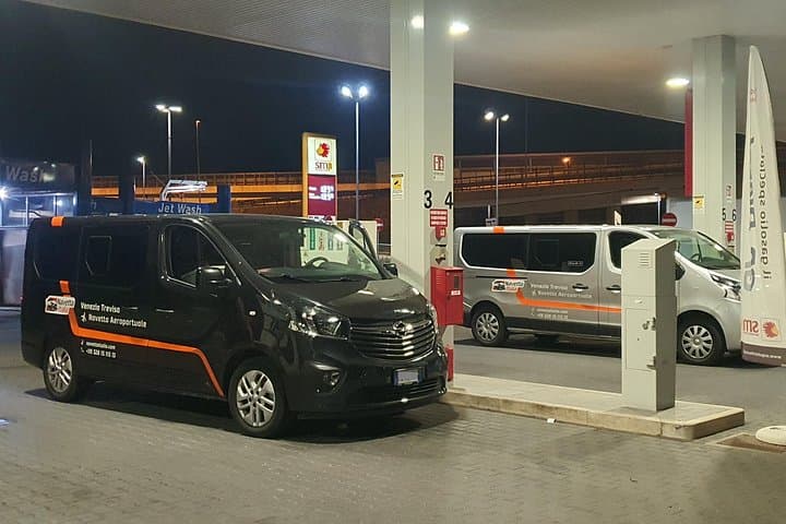 Berlin Airport (BER) to Berlin - Round-Trip Private Transfer — photo 4