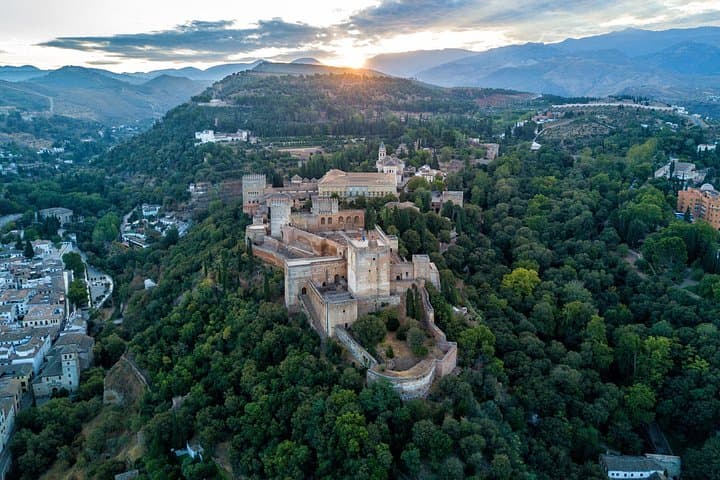 Tour di gruppo regolare senza fila ai Palazzi Nasridi dell'Alhambra di Granada — foto 2