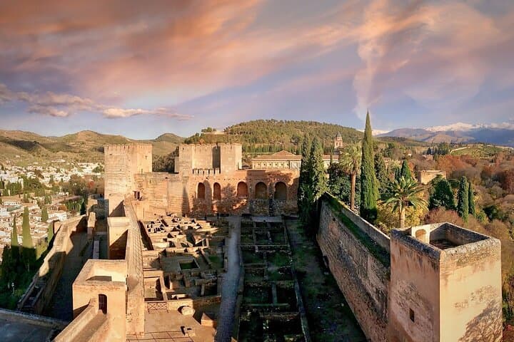 Tour di gruppo regolare senza fila ai Palazzi Nasridi dell'Alhambra di Granada — foto 3