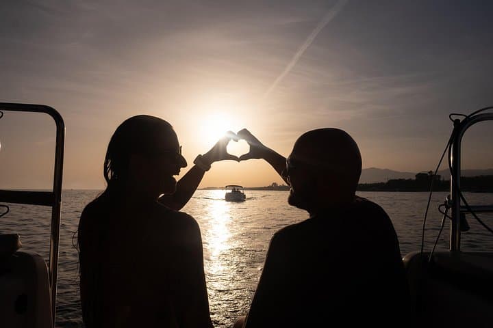 Navigazione al tramonto lungo la costa di Marbella da Puerto Banus — foto 3