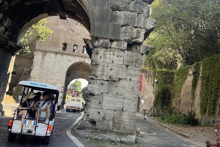 Visite des Catacombes de Rome et de la Voie Appienne en petit groupe en voiturette de golf — photo 2