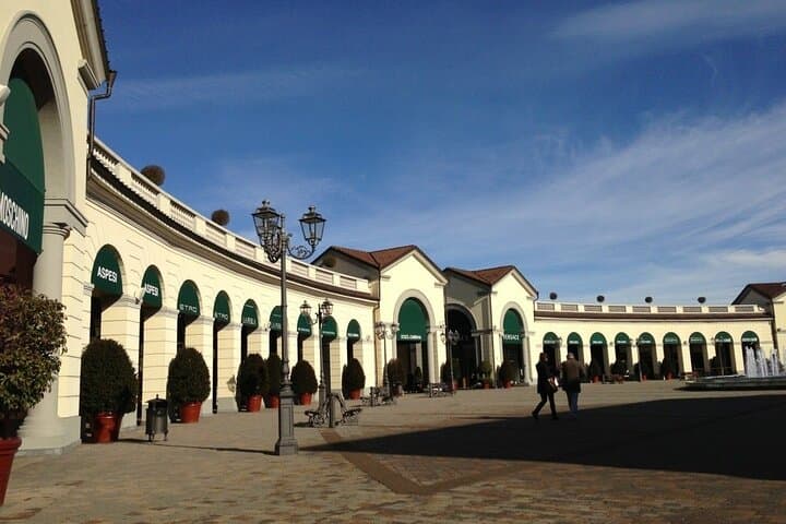 Transfer privado de lujo al Serravalle Designer Outlet desde/hacia Milán — foto 4