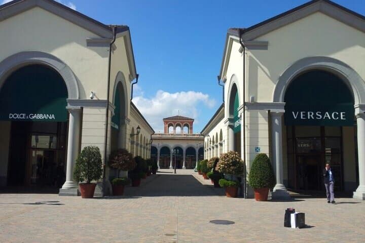 Transfer privado de lujo al Serravalle Designer Outlet desde/hacia Milán — foto 5