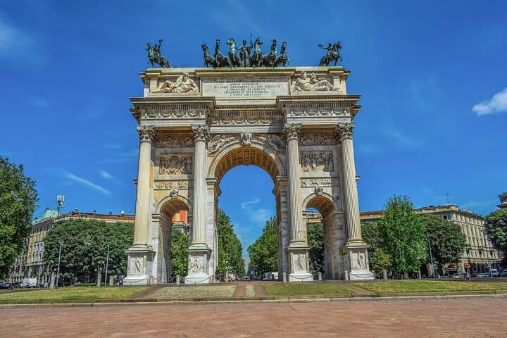 Trasferimento Privato Da Bologna A Milano Con Una Sosta Di 2 Ore
