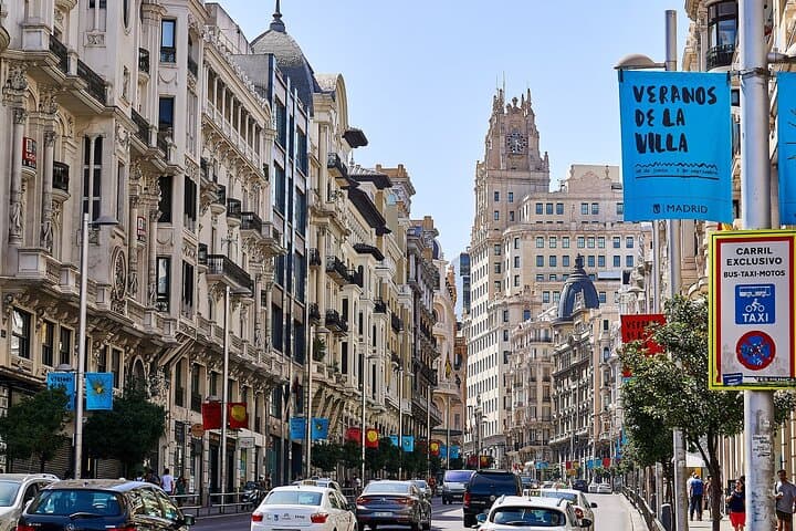 Privater Transfer von Barcelona nach Madrid mit einem 2-stündigen Halt — Foto 2