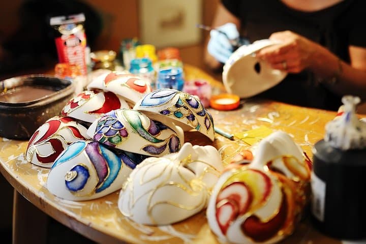 Atelier de décoration de masques de carnaval aux prisons de Casanova — photo 3