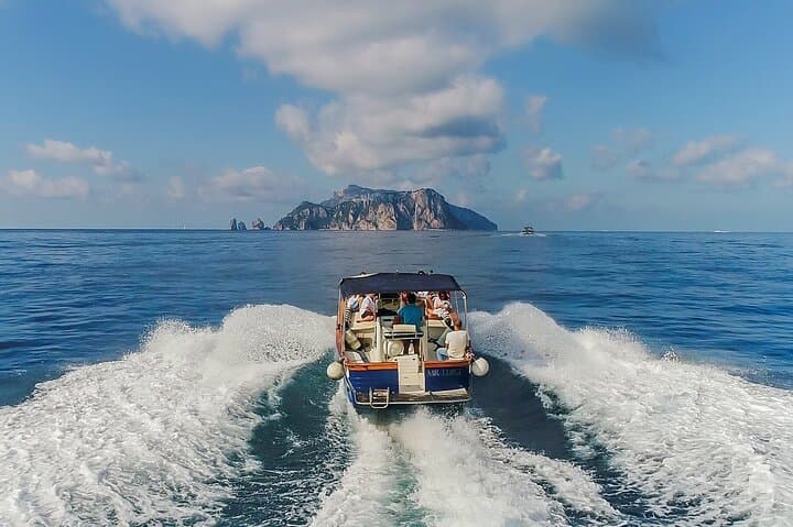 Kleingruppen-Tagesausflug nach Capri von Positano oder Praiano — Foto 2