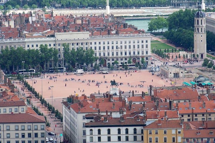 Trasferimento Privato Da Marsiglia A Lione Con Una Sosta Di 2 Ore