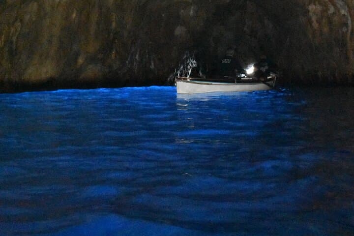Excursion d'une journée à Capri, Anacapri et la Grotte Bleue depuis Naples — photo 2