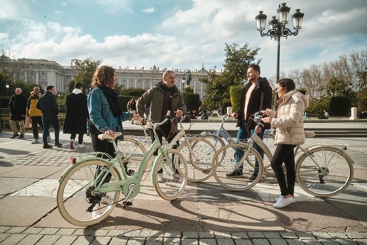Madrid: Tour Guidato in Bicicletta Vintage — foto 2