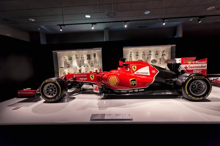 Da Milano: Esperienza di un'intera giornata a Maranello con Ferrari e pranzo — foto 2