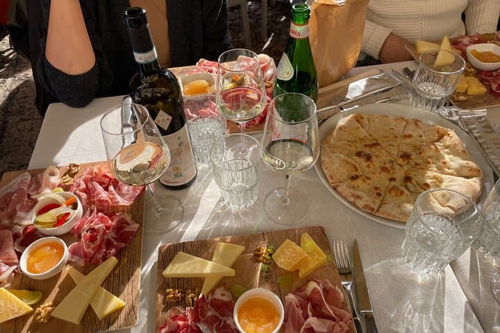 Verona: Stadtführung zu Fuß mit Seilbahnfahrt & Wein-Aperitif — Foto 4