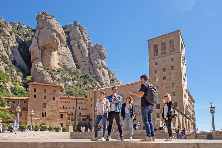 Geführter Tagesausflug nach Montserrat, Girona &amp; Costa Brava von Barcelona — Foto 2