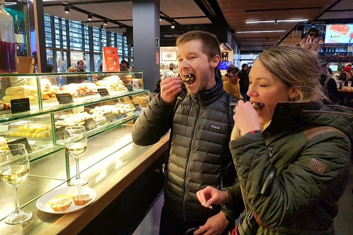 Inmersión Local en Bilbao con Pintxo + Parada para Bebida