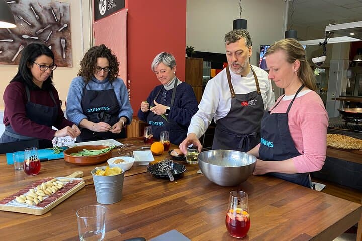 Valencian Paella Workshop und Besuch des Marktes Algiros — Foto 2