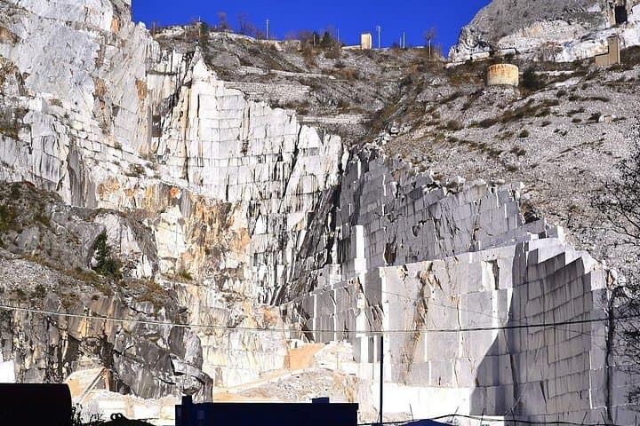 Carrara-Marmor-Tour mit dem Van von Lucca oder Pisa
