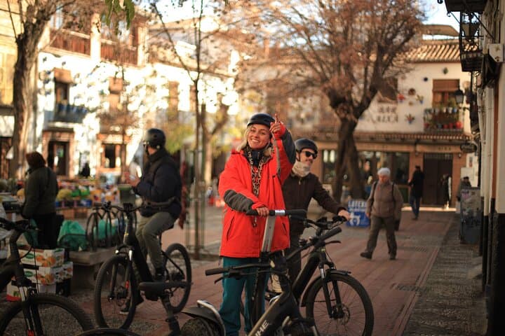 Visite des points forts de Grenade avec pauses tapas en vélo électrique — photo 5