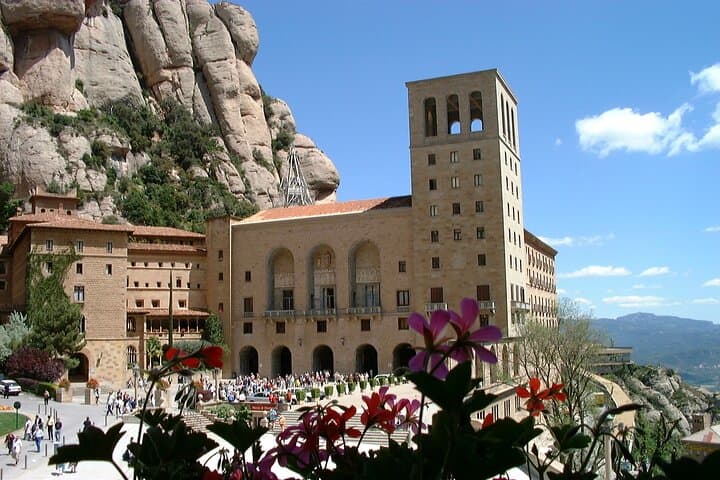Visite Guidée Complète de Montserrat et Performance du Chœur des Garçons — photo 2