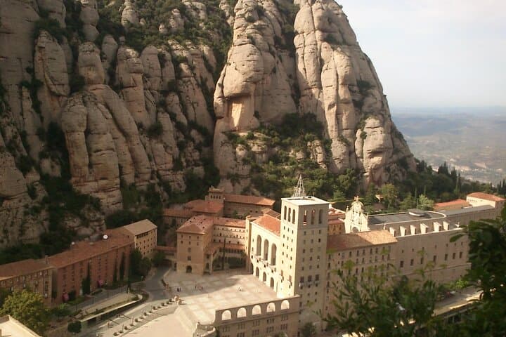Visite Guidée Complète de Montserrat et Performance du Chœur des Garçons