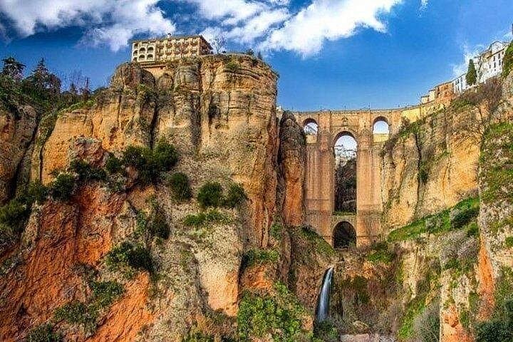 Ganztägige private Tour nach Ronda und Marbella von Málaga