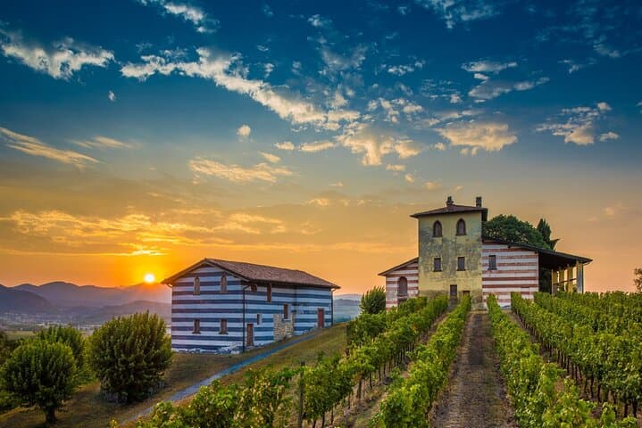 Bergamo und Franciacorta mit Mittagessen und Kellerbesuch
