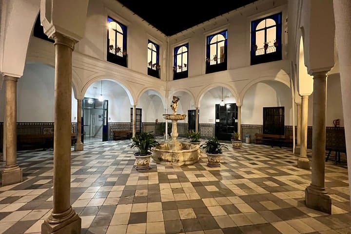Tour a Piedi Paranormale in Piccolo Gruppo a Siviglia — foto 5