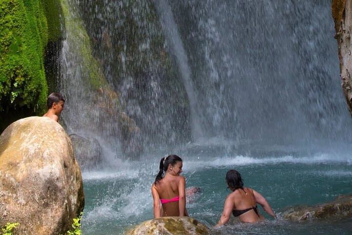Excursión de un día a las Fuentes del Algar y Altea desde Valencia
