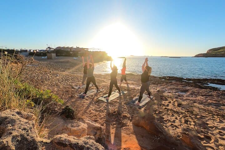 Yoga am Strand in der San Antonio Bucht — Foto 5