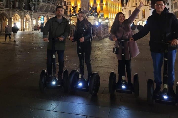 Tour Notturno di 2 Ore in Segway a Monaco