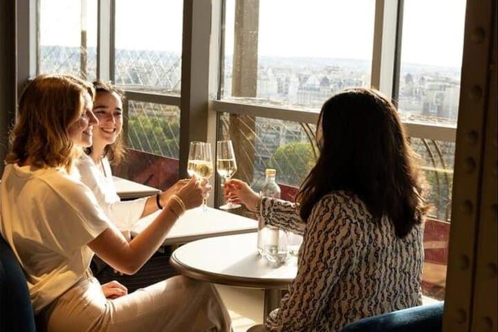 Mittag- oder Abendessen im Madame Brasserie mit Seine-Flusskreuzfahrt — Foto 1