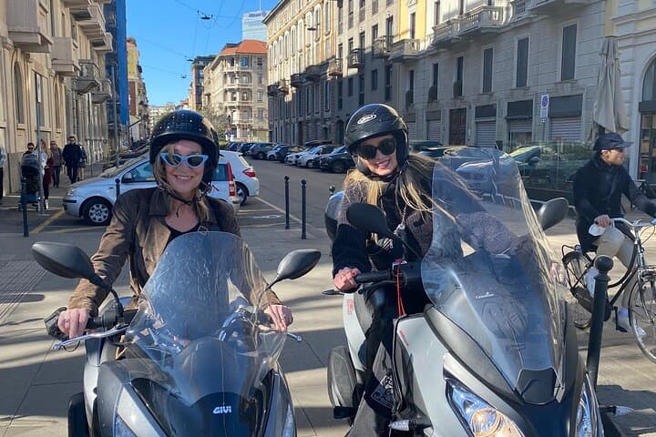 Avventura in Vespa a Milano: Tour Privato per Coppie e Amici — foto 2