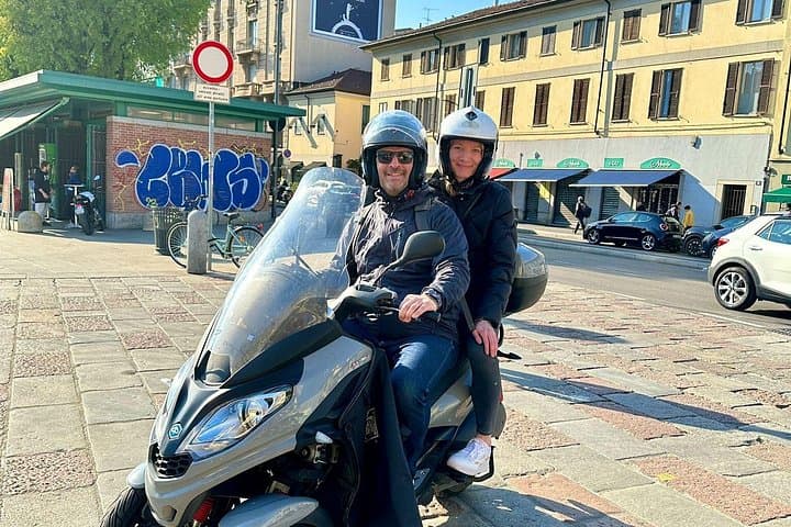 Milan Vespa Adventure: Private Tour for Couples and Friends — photo 3