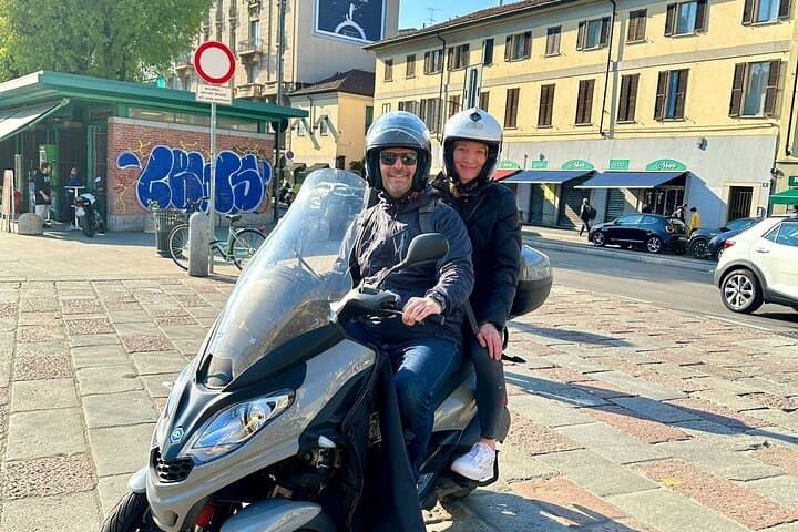 Avventura in Vespa a Milano: Tour Privato per Coppie e Amici — foto 3