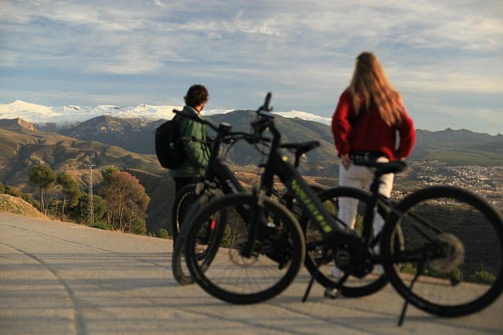 Grenade : Vues au coucher du soleil sur l'Alhambra et la Sierra Nevada en E-Bike