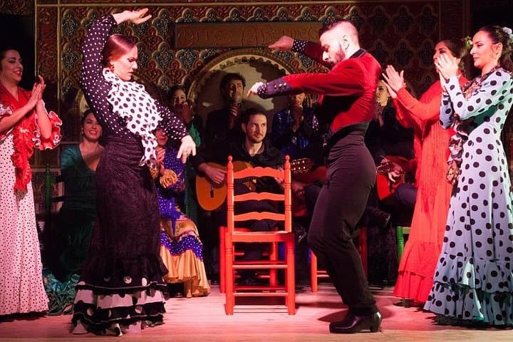 Tour por el Casco Antiguo de Madrid y Espectáculo de Flamenco — foto 4