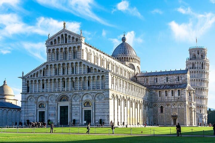 Tour a pie con audio guía privada en Pisa