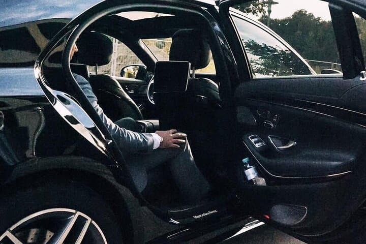 Trasferimento in partenza: Dusseldorf all'Aeroporto DUS in auto di lusso — foto 2