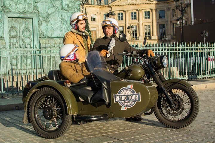 Tour Privato di Parigi con Durata Flessibile a Bordo di un Sidecar Vintage — foto 4