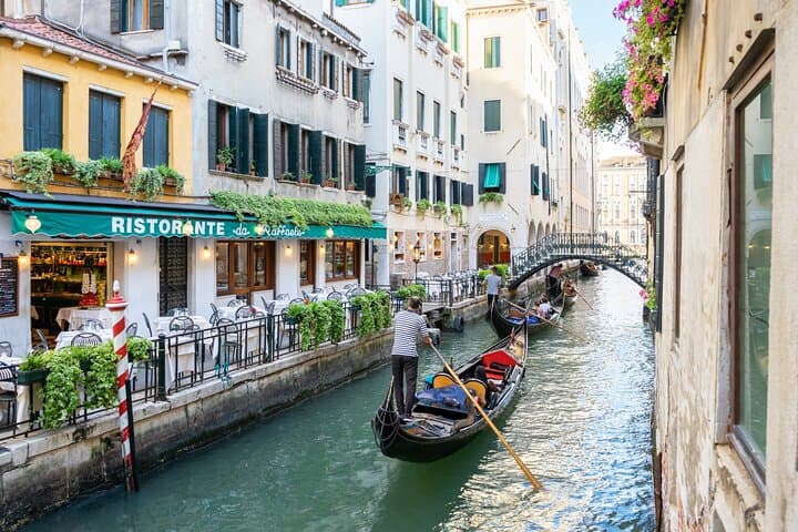 Venedig Gondelfahrt: 30-minütige klassische Kanalerfahrung — Foto 2