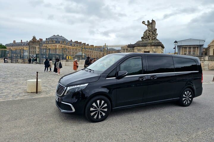 Rundfahrttransfer zum Schloss Versailles von Paris