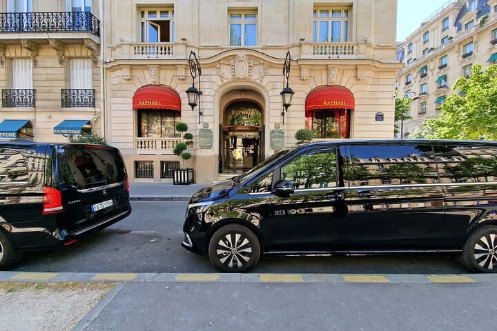 Traslado desde el Aeropuerto de París: del Aeropuerto CDG a París en Furgoneta de Lujo — foto 3