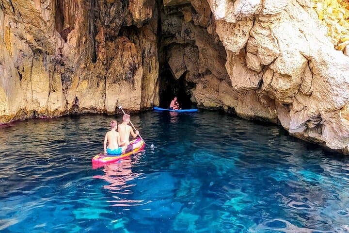 Excursion en bateau de snorkeling et paddle dans les grottes marines et criques — photo 1