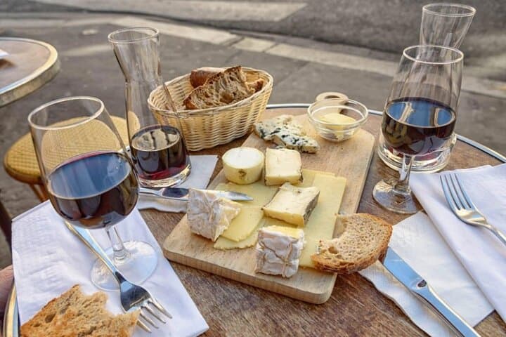 Tour Privado de Comida en París en Le Marais: Vino y Cocina Francesa Local — foto 1