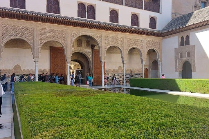 Geführte Tour durch die Alhambra, Nasridenpaläste und Generalife — Foto 5